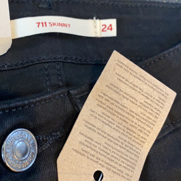 NWT Levi's women’s 711 Skinny Jeans size 24x30 Black - Picture 4 of 9